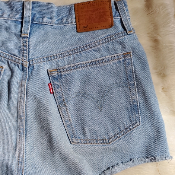 501 Levi's high waisted shorts - Picture 3 of 3